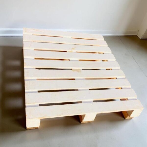 white Pallet