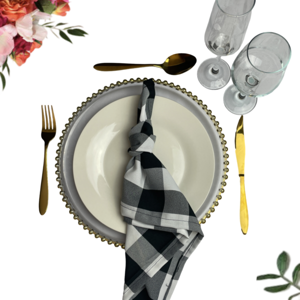 Dinner table setup Whit/Black Dinner table setup Whit/Black